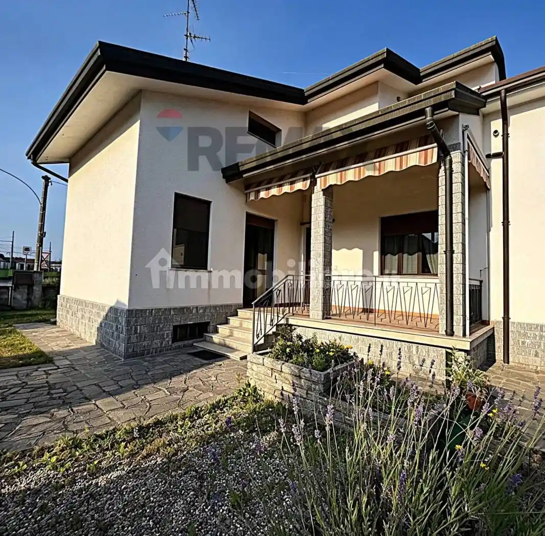 Villa in vendita a Magnago