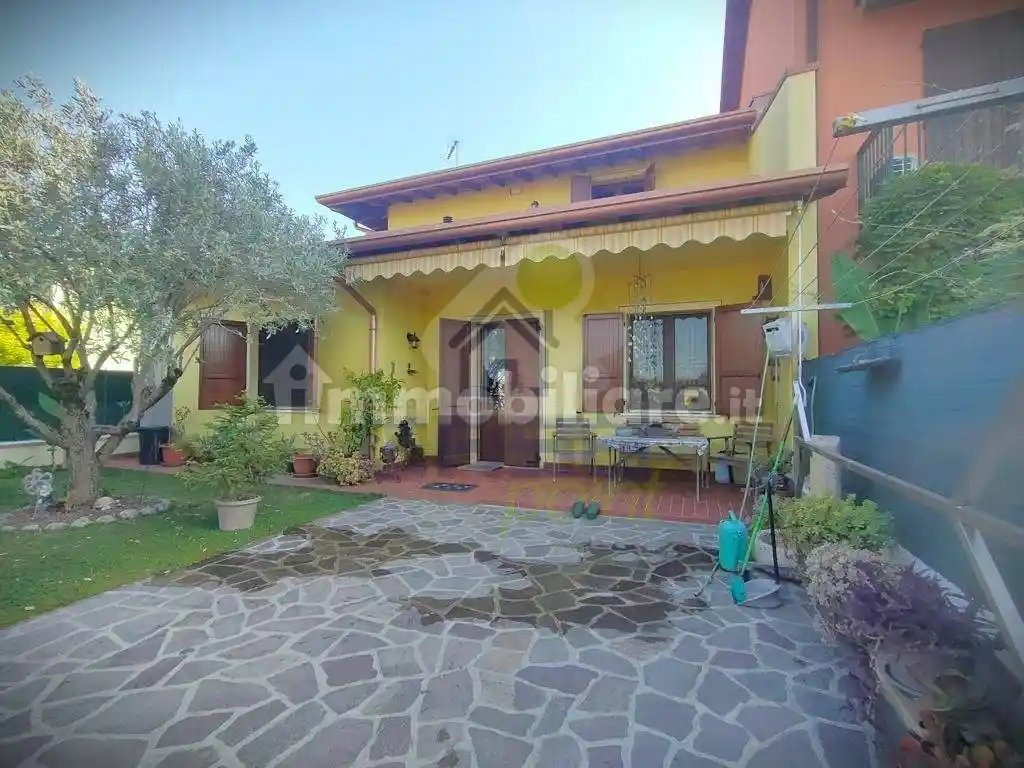 Villa in vendita a Casteldidone