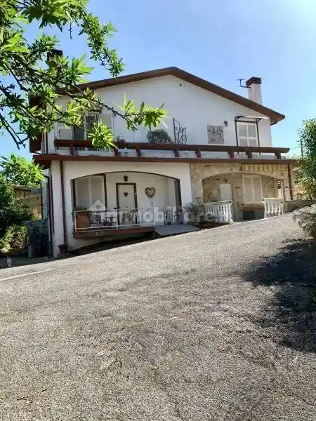 Villa in vendita a Scandriglia