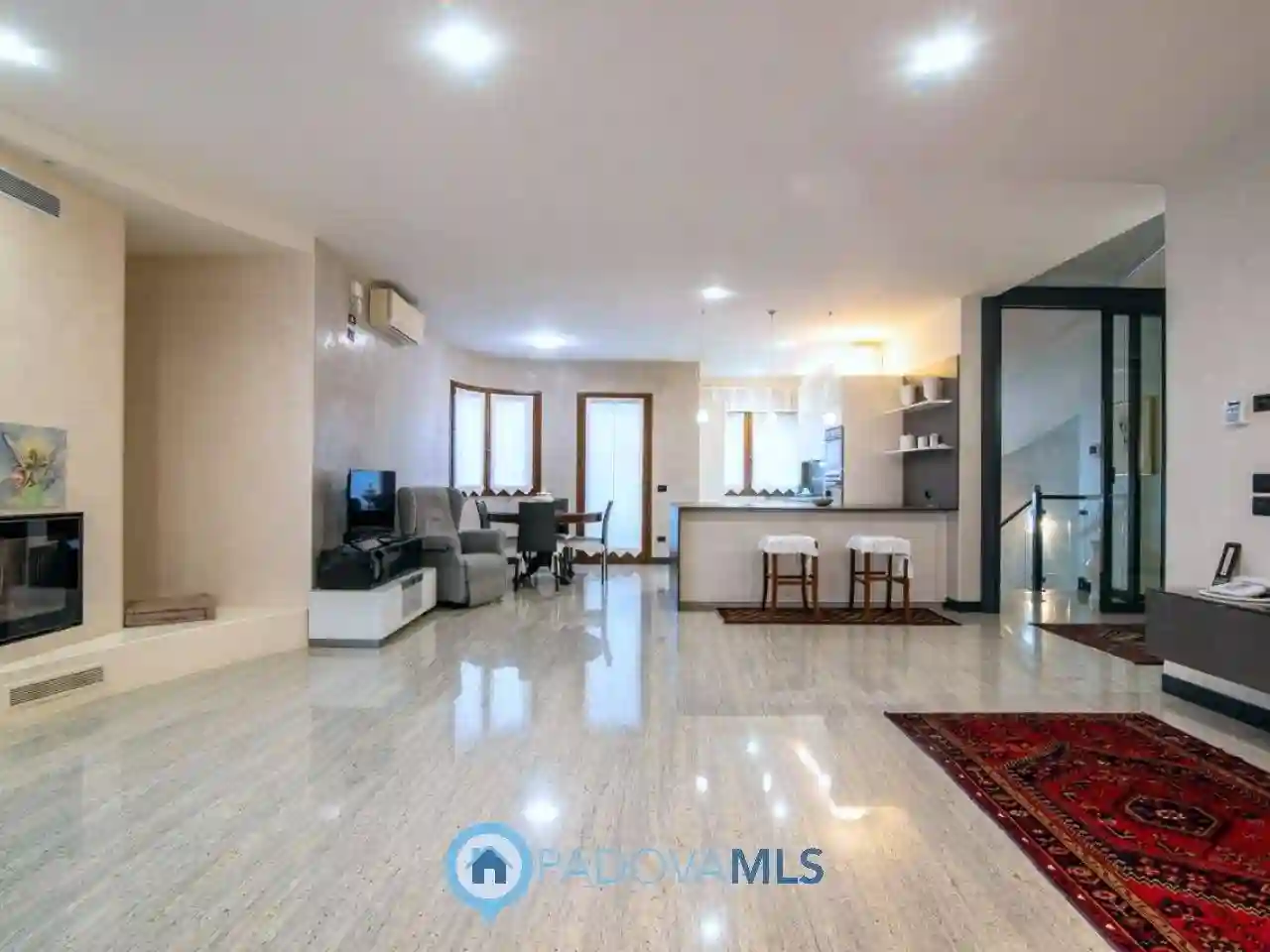 Villa - foto 2