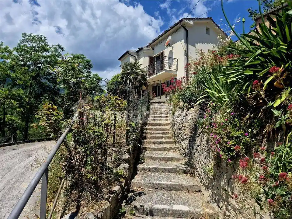 Villa in vendita a Farindola
