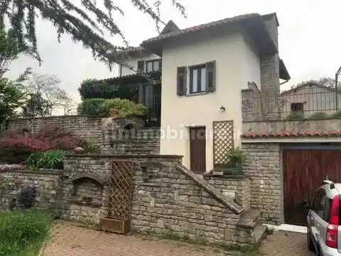 Villa in vendita a Cairo Montenotte
