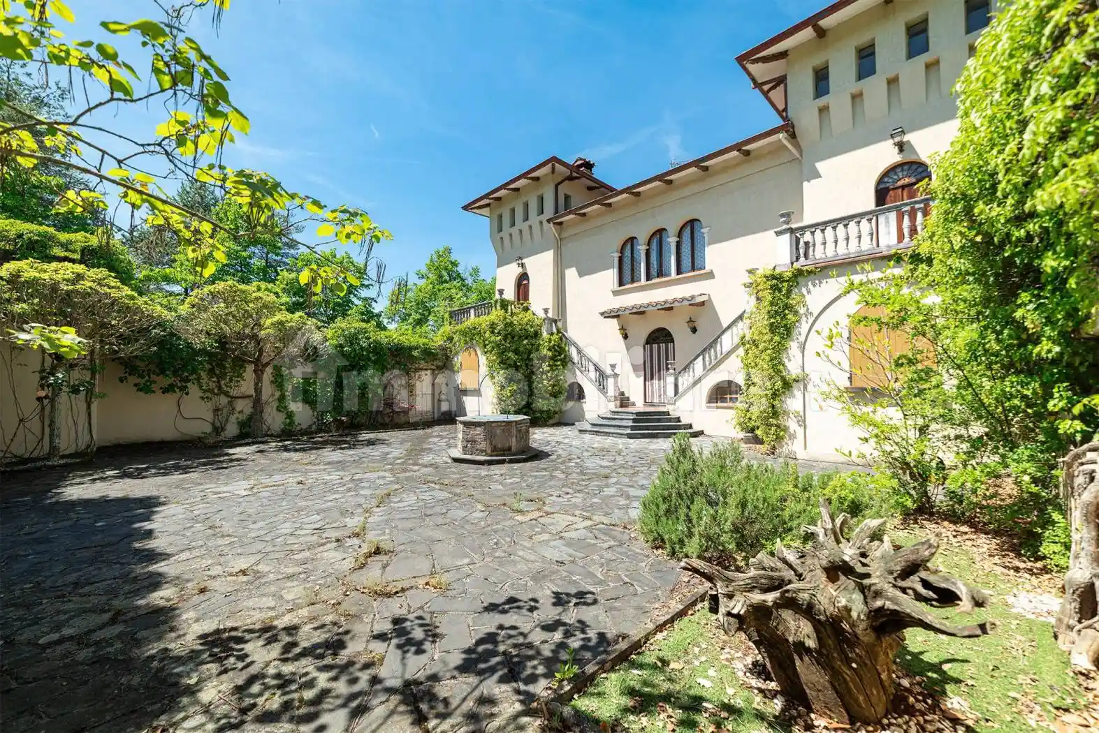 Villa in vendita a Varano de' Melegari