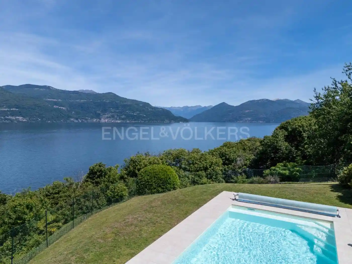Villa in vendita a Porto Valtravaglia