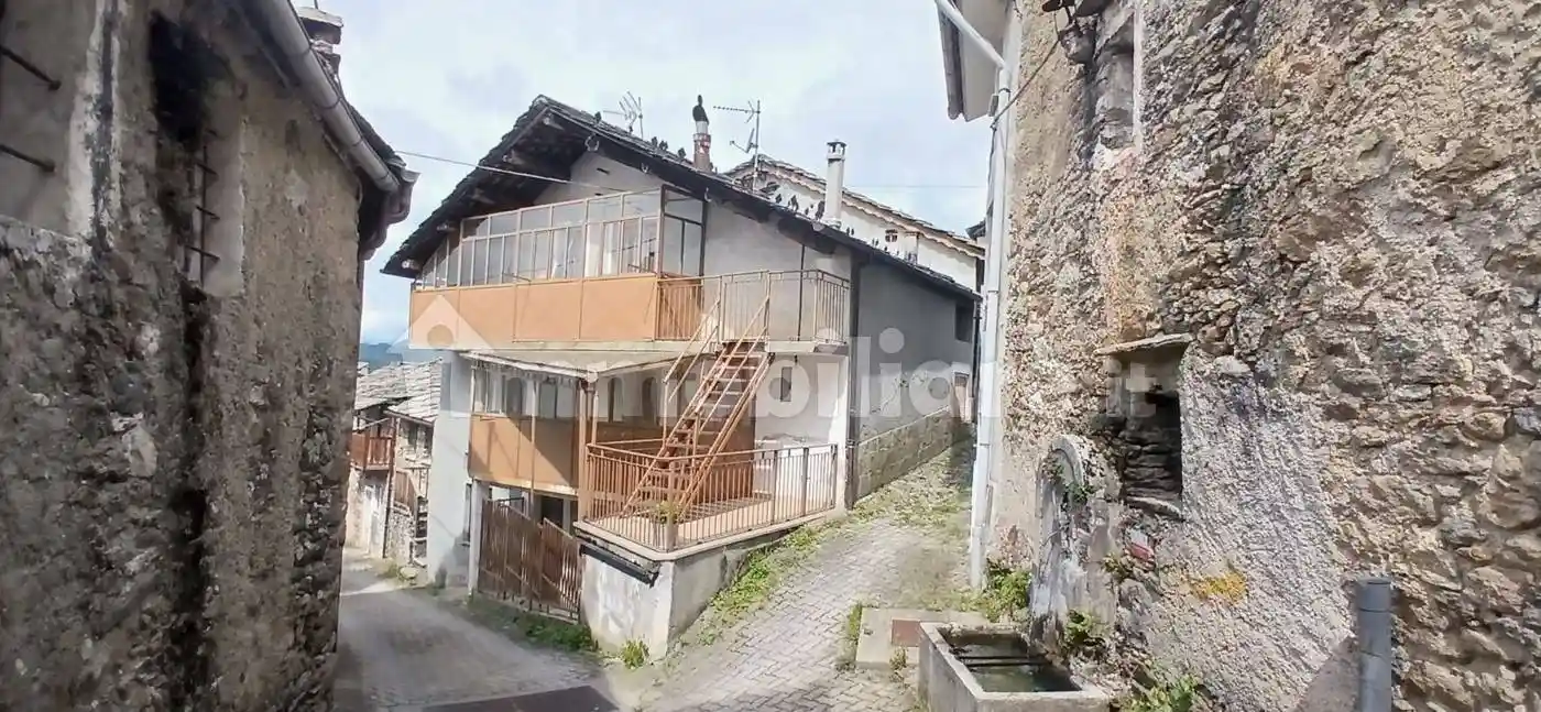 Palazzo - Edificio in vendita a Frassinetto
