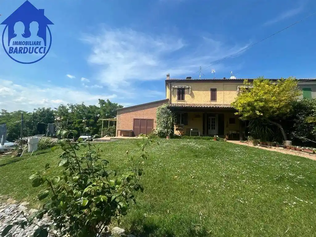 Casa indipendente in vendita a Borghi