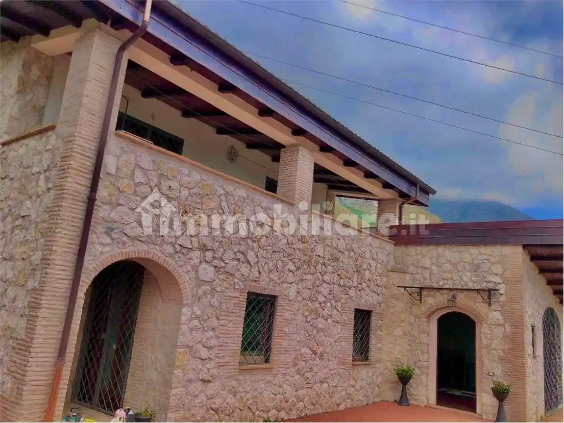 Villa in affitto a Formia