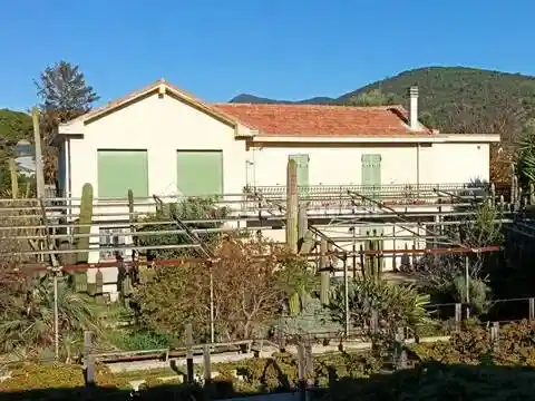 Villa in vendita a Bordighera