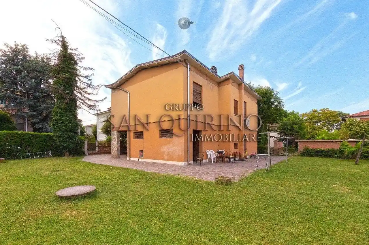Villa in vendita a Novellara