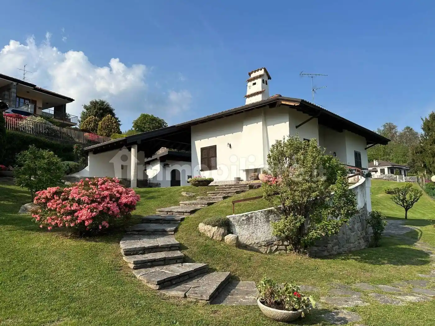 Villa in vendita a Nebbiuno