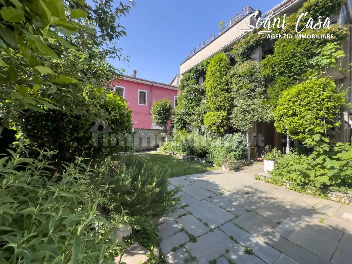 Villa in vendita a Bellinzago Novarese