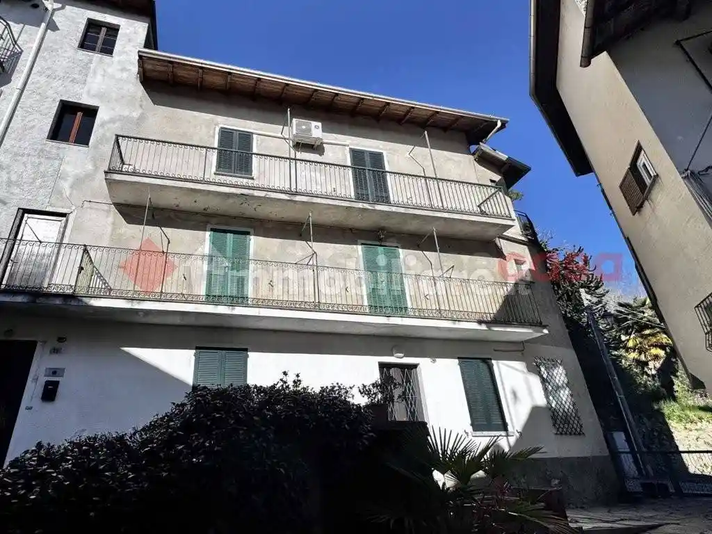 Casa indipendente in vendita a Arona