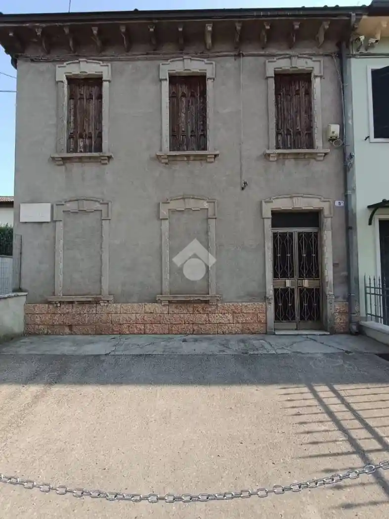 Rustico - Casale in vendita a Verona