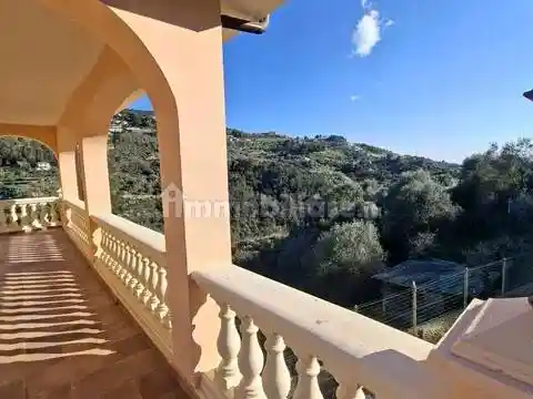 Villa in vendita a Vallebona