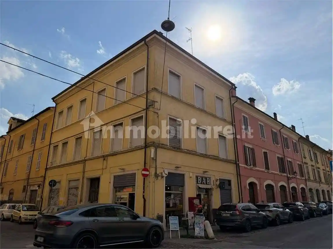 Palazzo - Edificio in vendita a Modena
