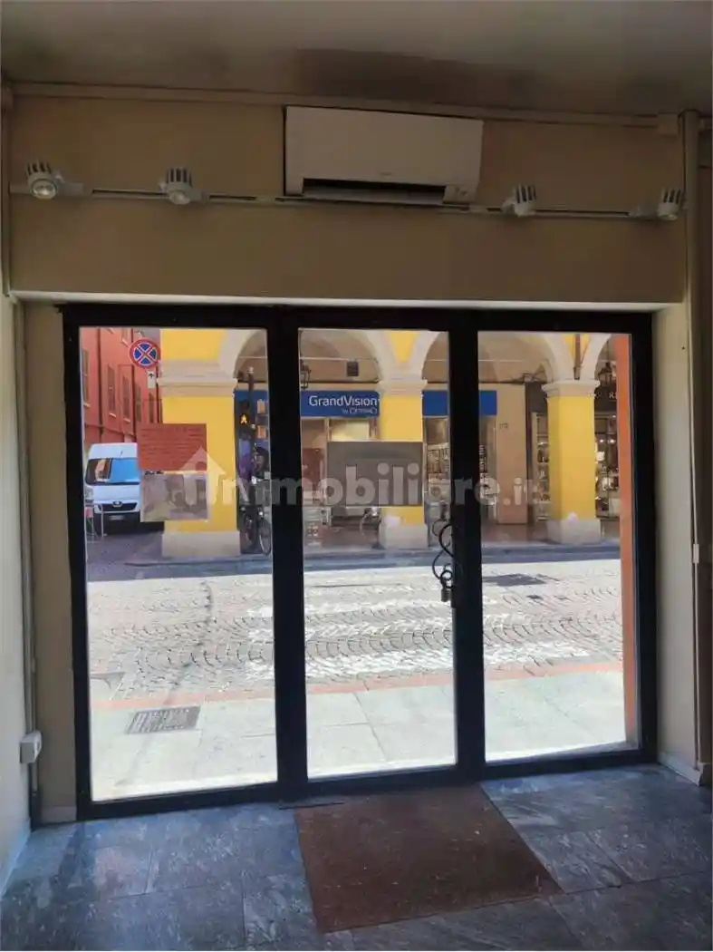 Palazzo - Edificio in affitto a Modena