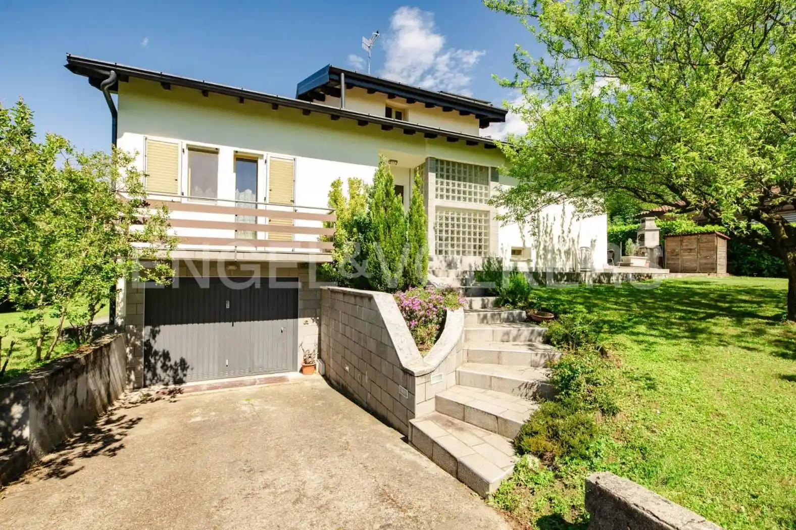 Villa in vendita a Gemonio