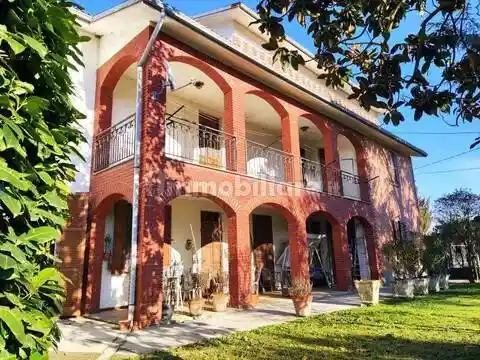 Villa in vendita a Castelnuovo Bormida