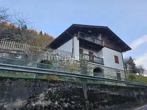 Villa in vendita a Sovramonte
