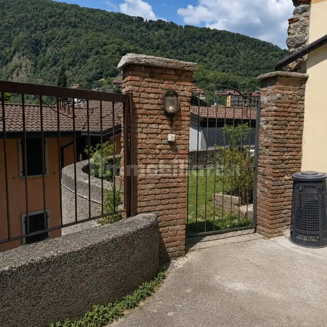 Appartamento in vendita a Canzo