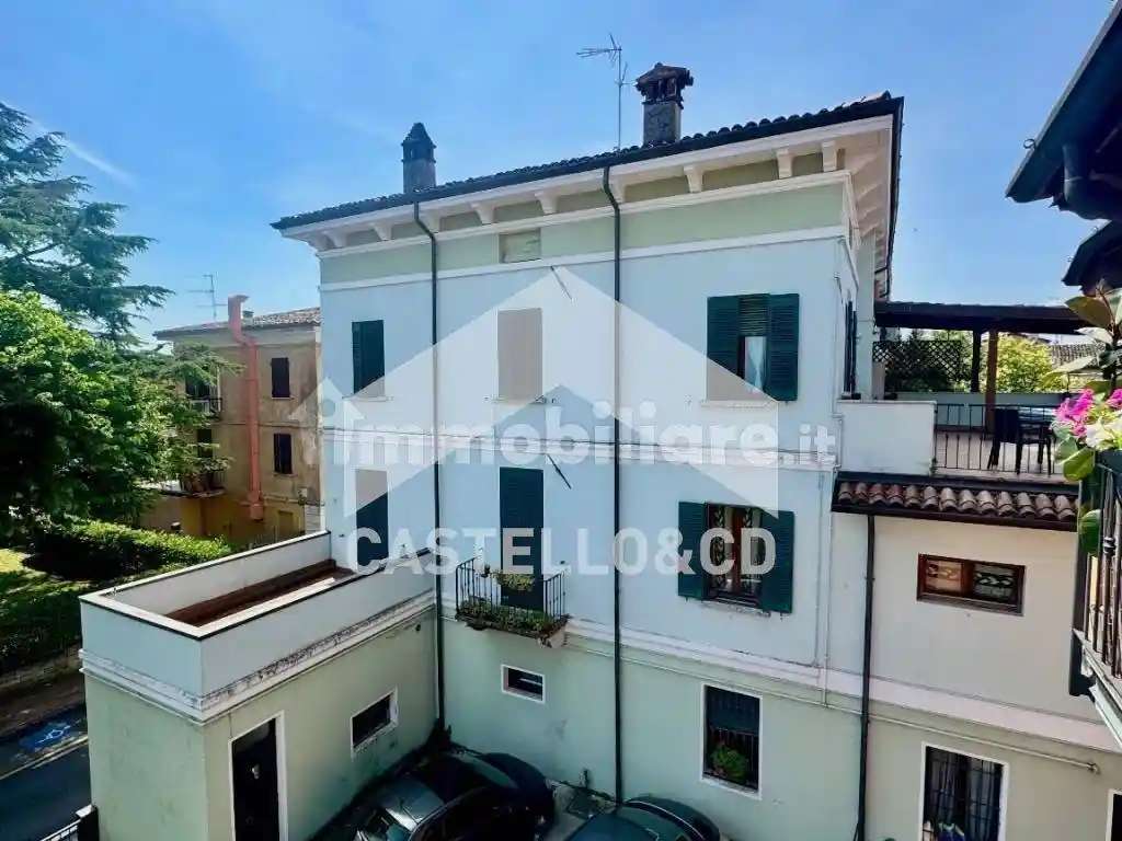 Casa indipendente in vendita a Desenzano del Garda