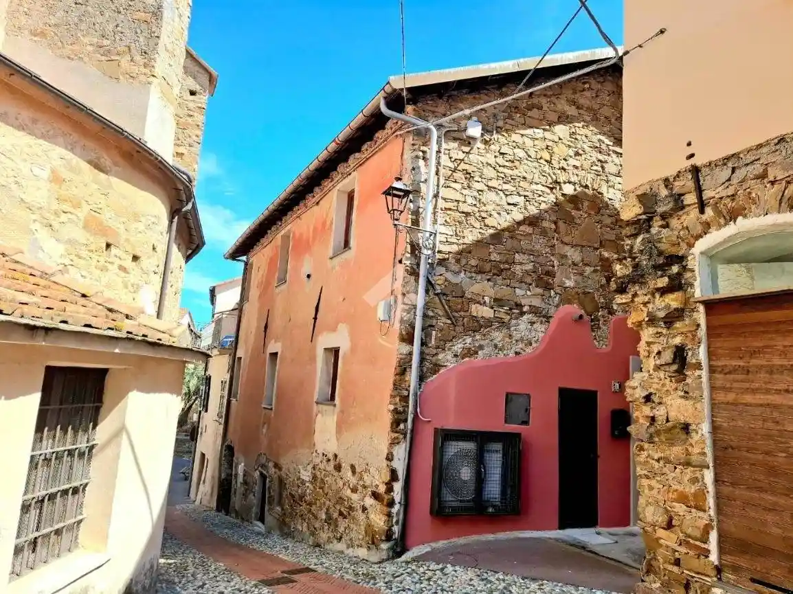 Casa indipendente in vendita a Diano Marina
