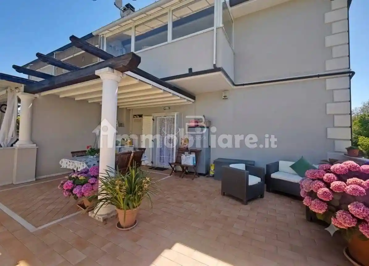 Villa in vendita a Montignoso