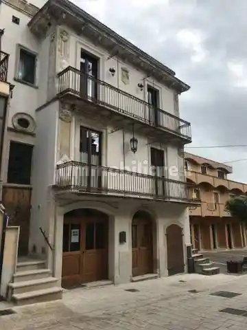 Palazzo - Edificio in vendita a Accadia