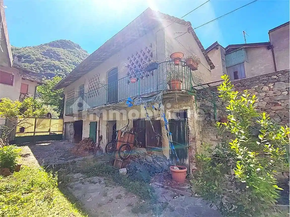 Casa indipendente in vendita a Donnas