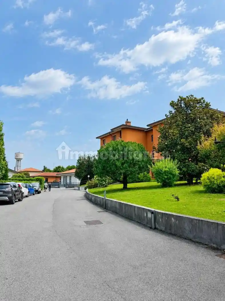 Appartamento in vendita a Lomagna