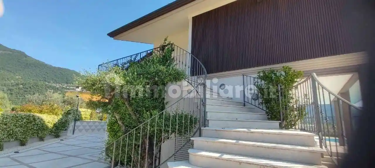 Villa in affitto a Roè Volciano