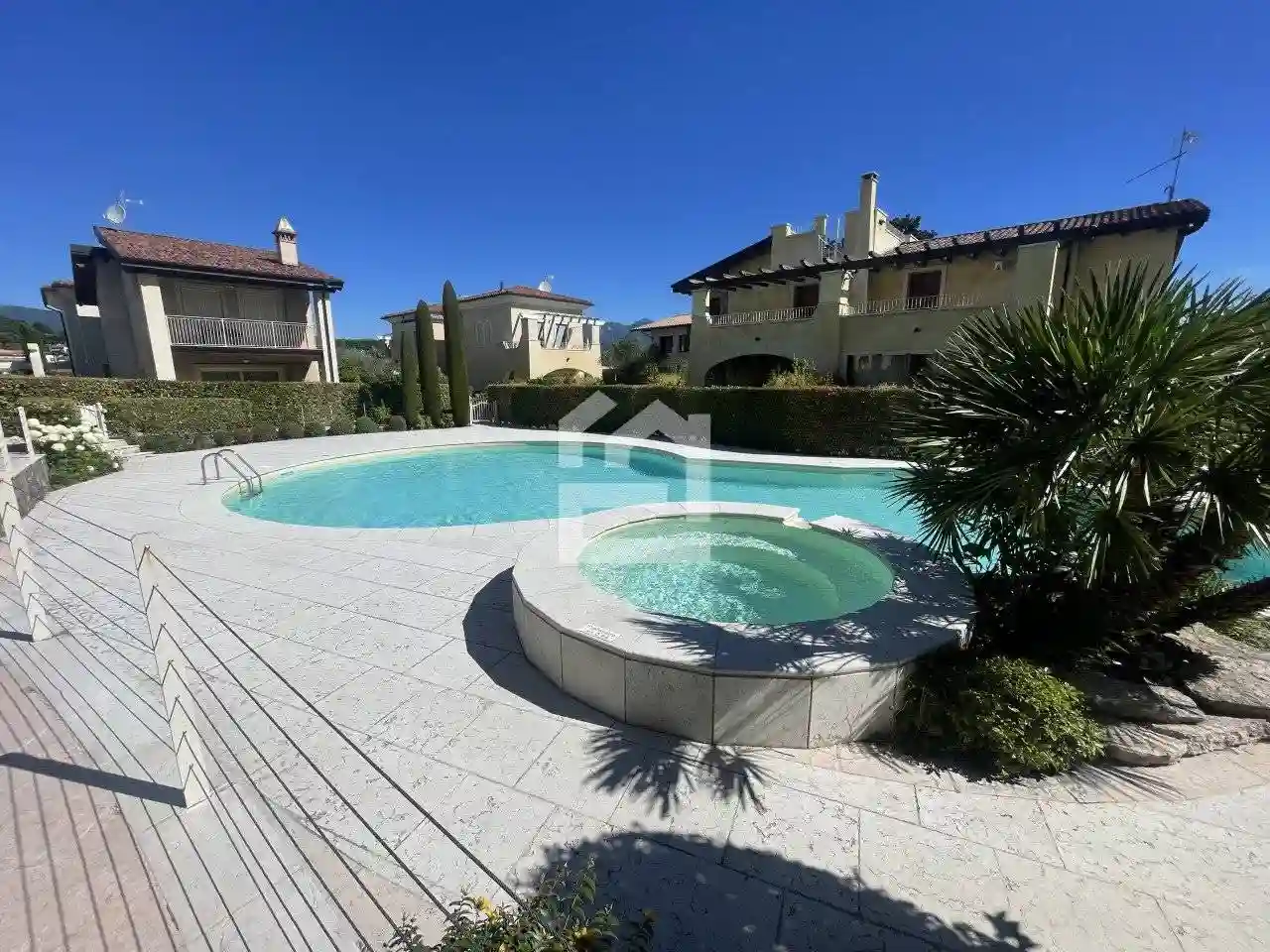 Villa - foto 2