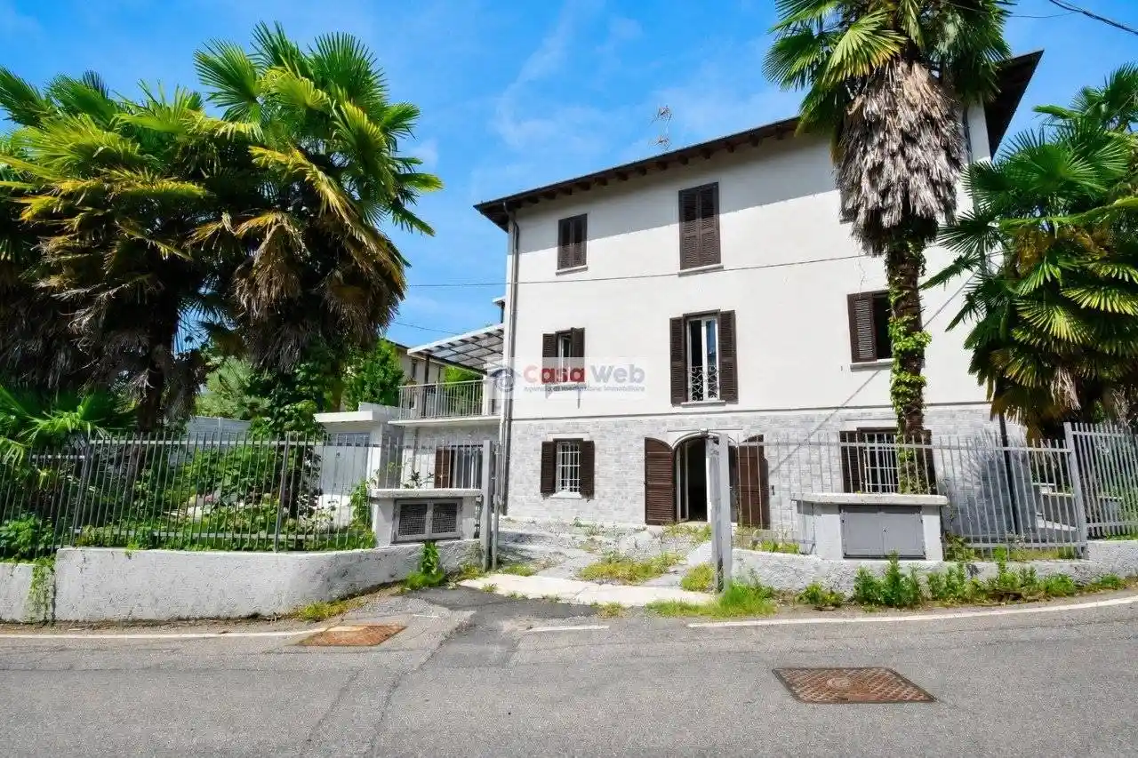 Villa in vendita a Porto Valtravaglia