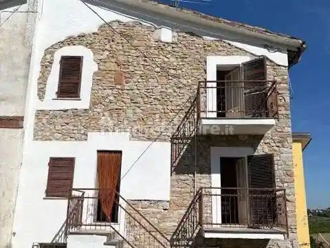 Rustico - Casale in vendita a Gropparello