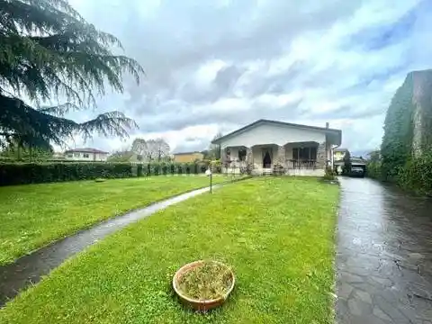 Villa in vendita a Capannori