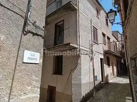 Palazzo - Edificio in vendita a San Mauro Castelverde