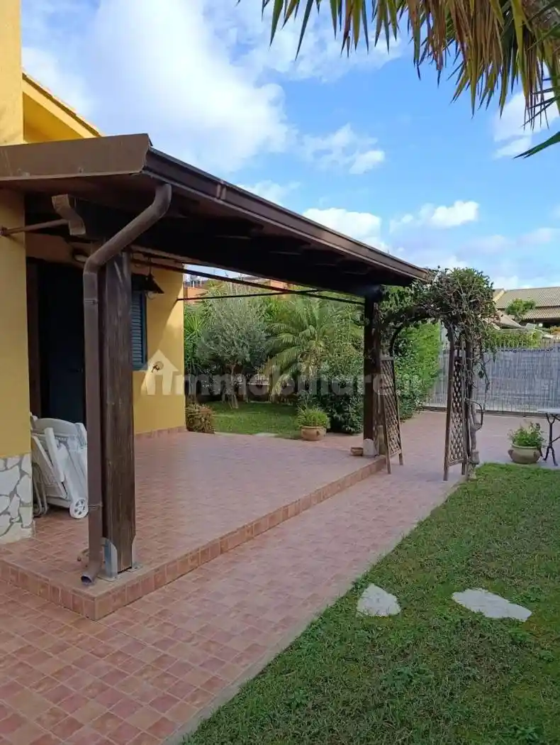 Villa in vendita a Campofelice di Roccella