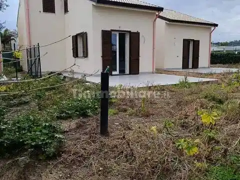 Villa in vendita a Campofelice di Roccella