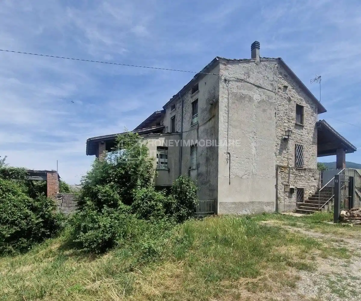Rustico - Casale in vendita a Gropparello