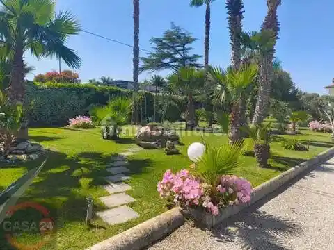 Villa in vendita a Latina