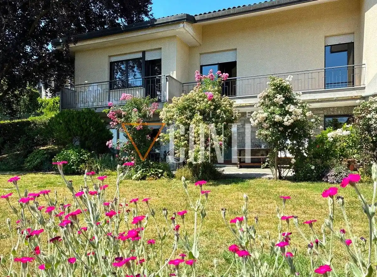 Villa in vendita a Gavirate