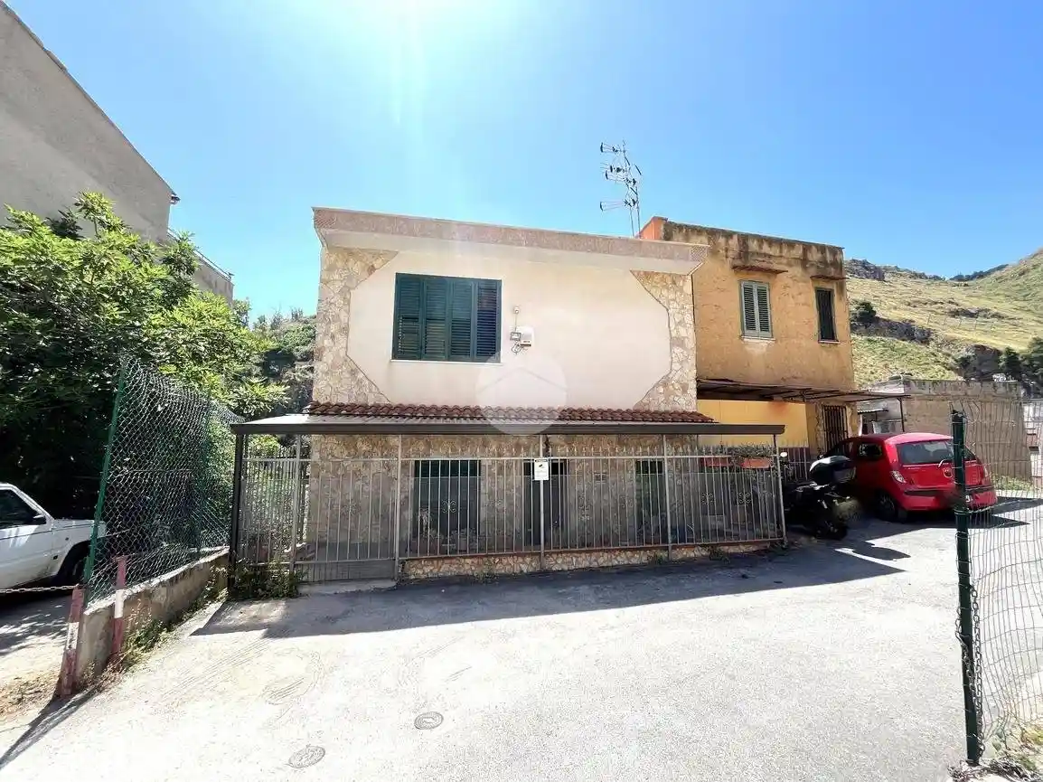 Casa indipendente in vendita a Palermo