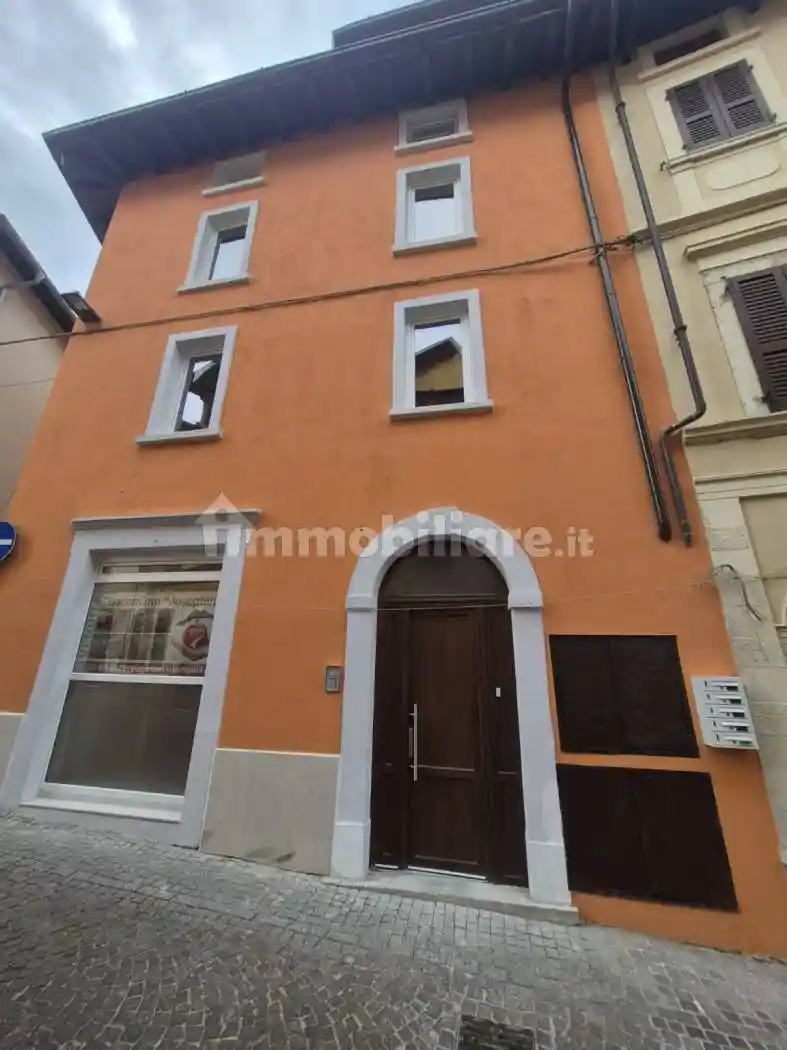 Palazzo - Edificio in vendita a Toscolano-Maderno