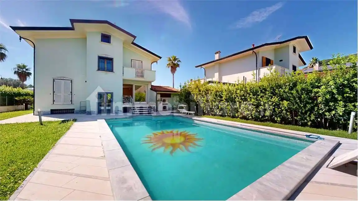 Villa in affitto a Montignoso