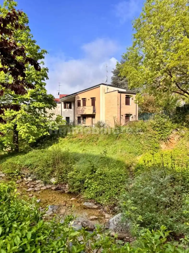 Villa in vendita a Canzo
