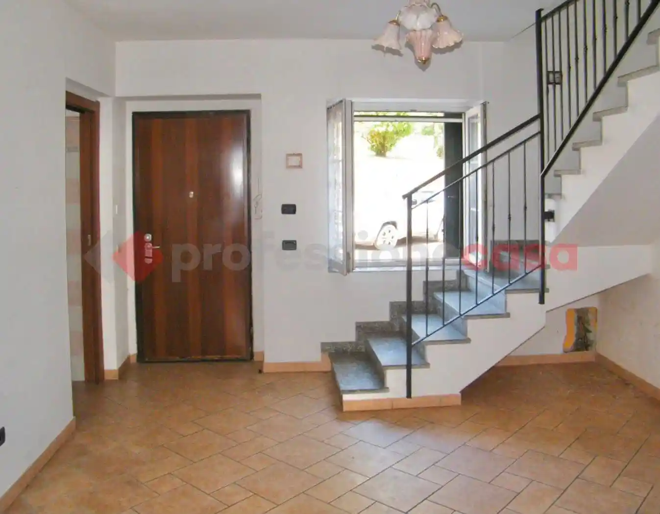 Casa indipendente in vendita a Varallo Pombia