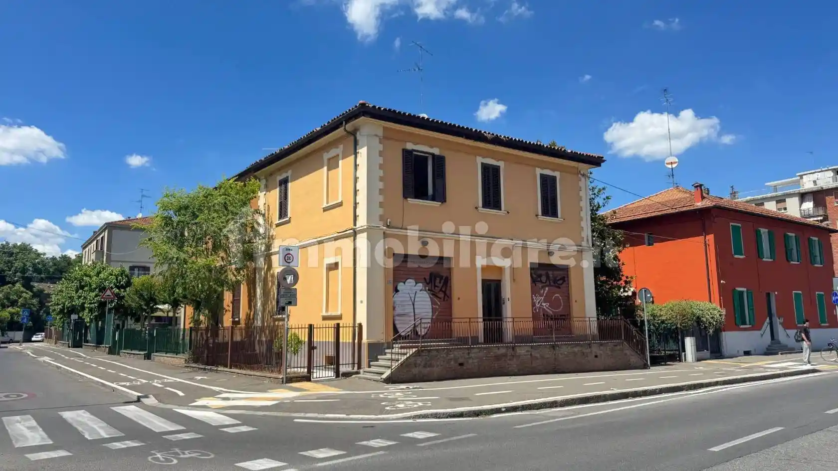 Palazzo - Edificio in vendita a Bologna