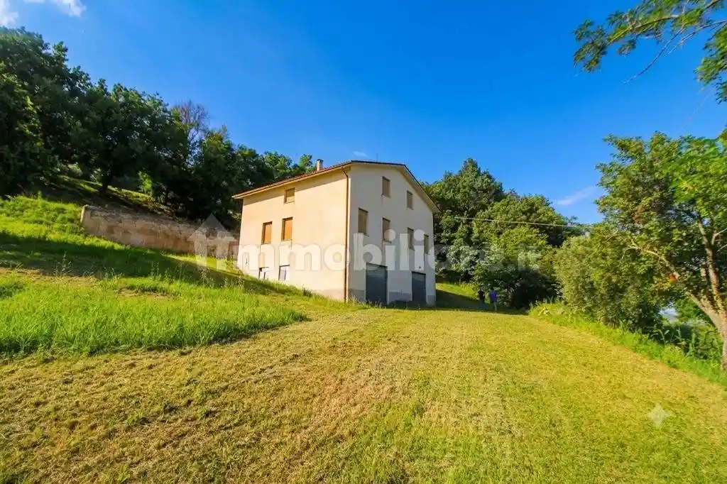 Villa in vendita a Rosora