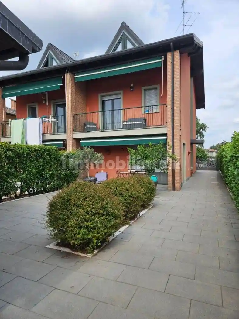 Villa in vendita a Oleggio