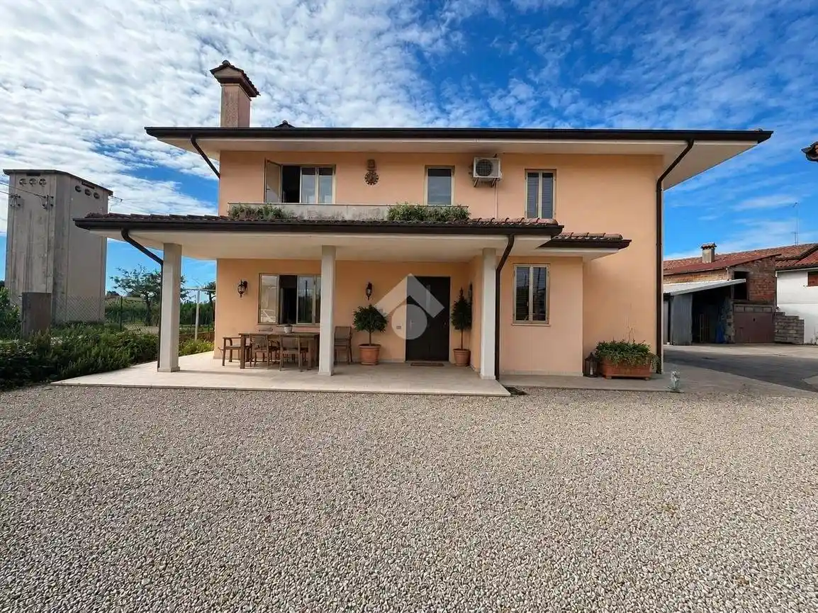 Villa in vendita a Giavera del Montello